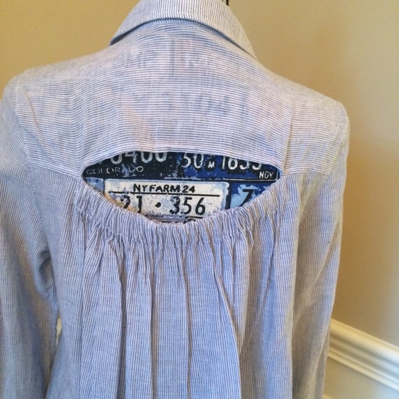 Anthropologie peephole in back blouse. - Picture 2 of 5